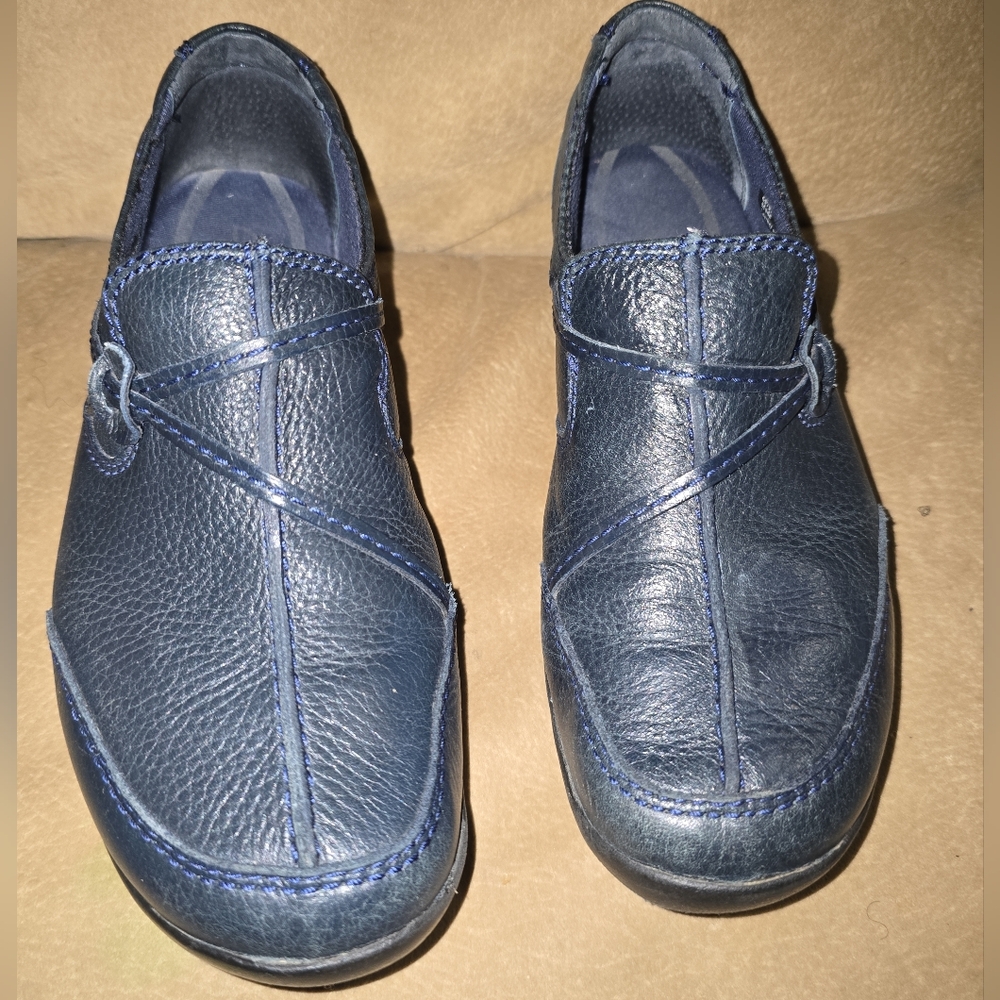 Clarks In Motion Leather Navy Blue Loafers  For Women Comfort Size 8M